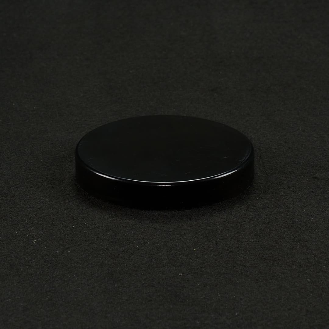890